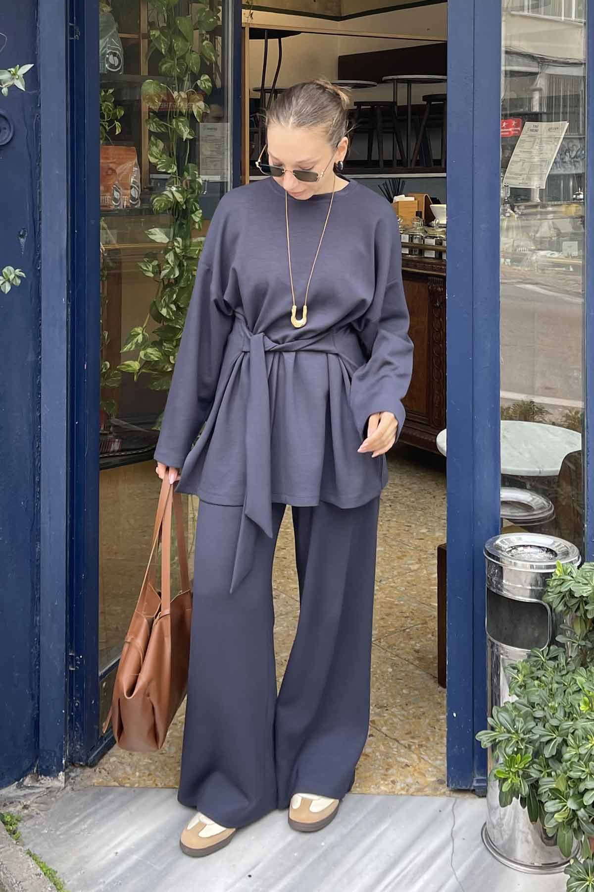 Aleksandra'nın Kombinini Keşfet