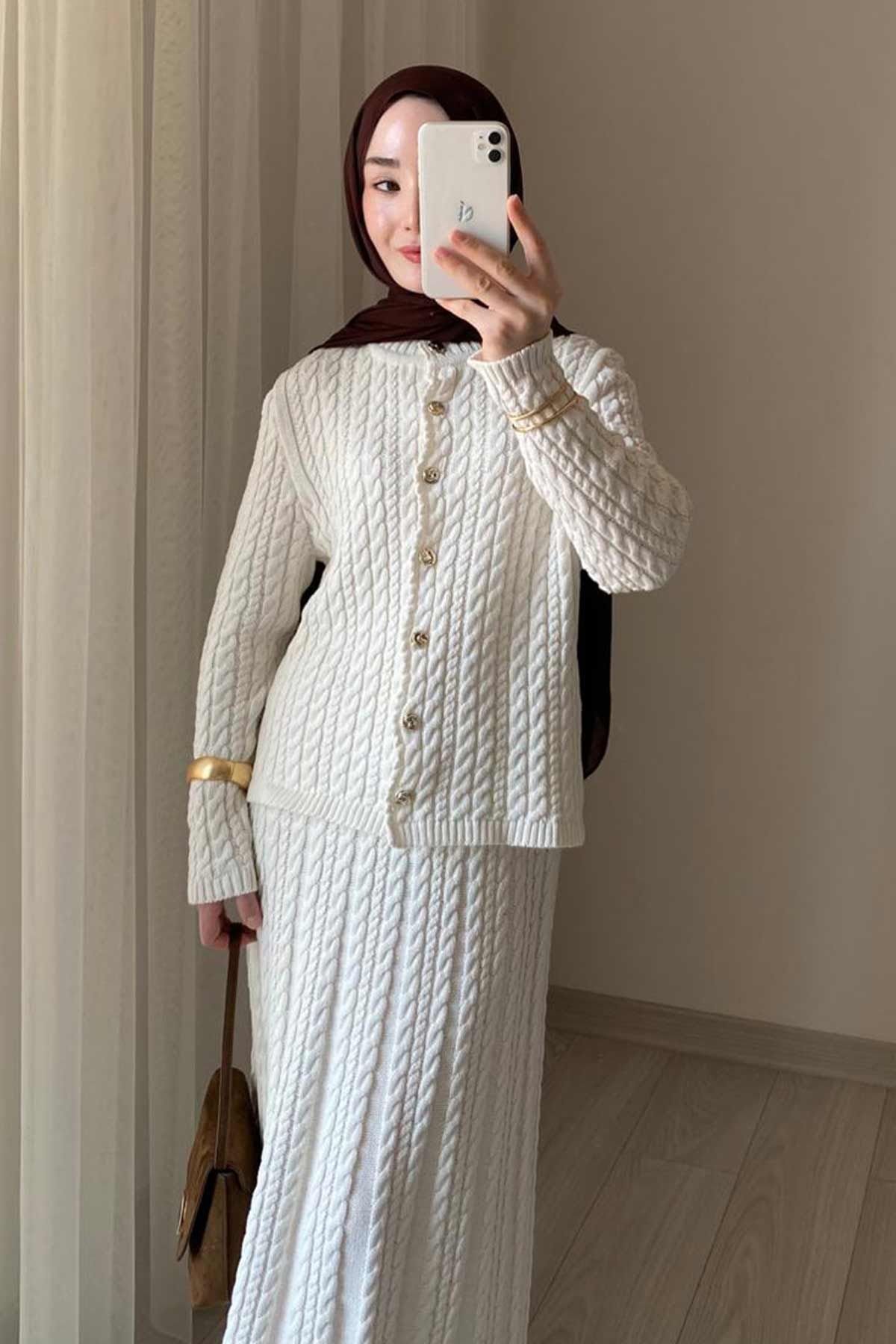 Sevilay'ın Kombinini Keşfet