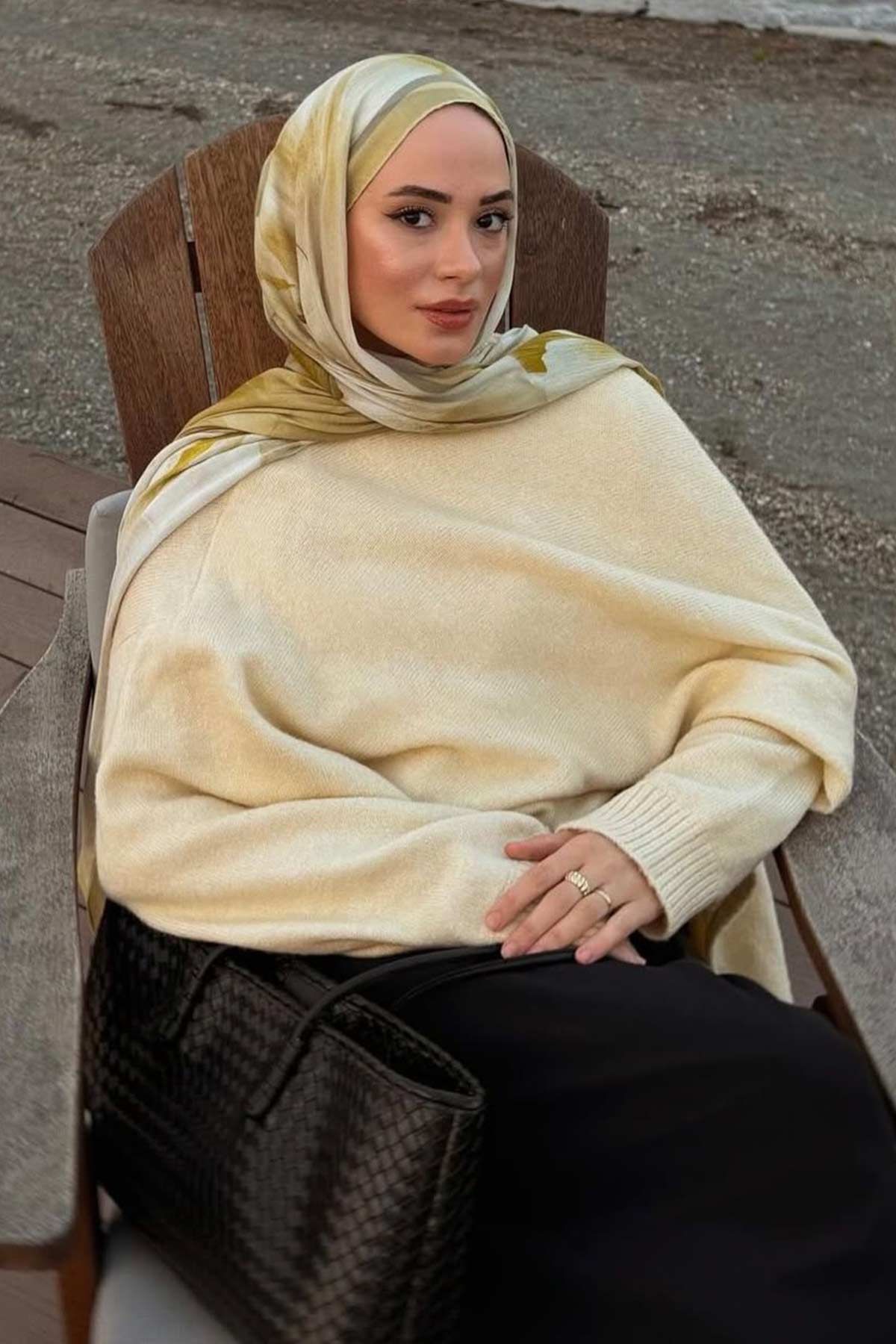 Elifnaz'ın Kombinini Keşfet