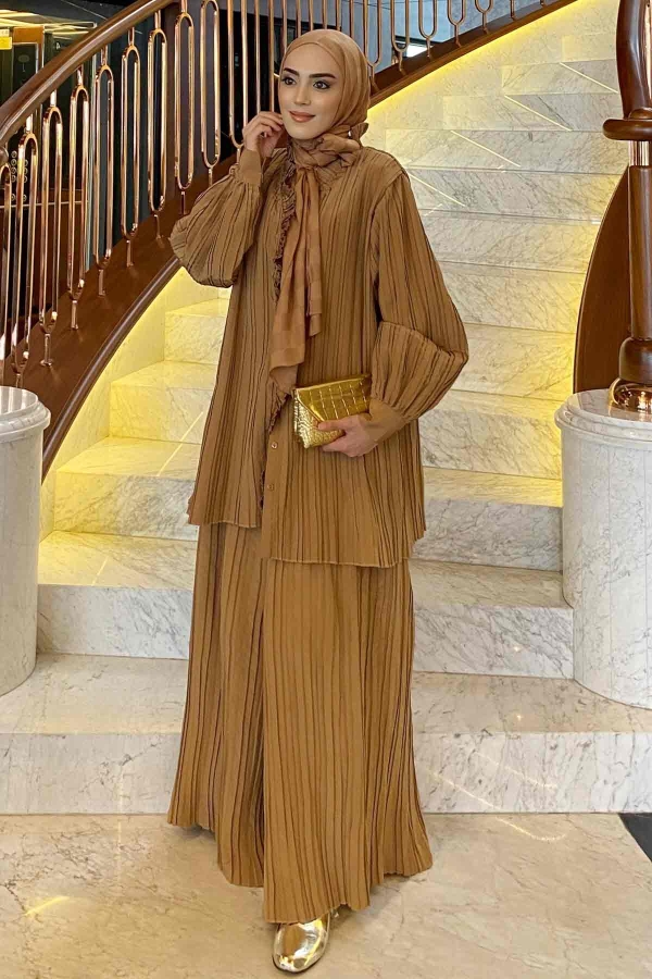 Yasemin'in Kombinini Keşfet - Thumbnail