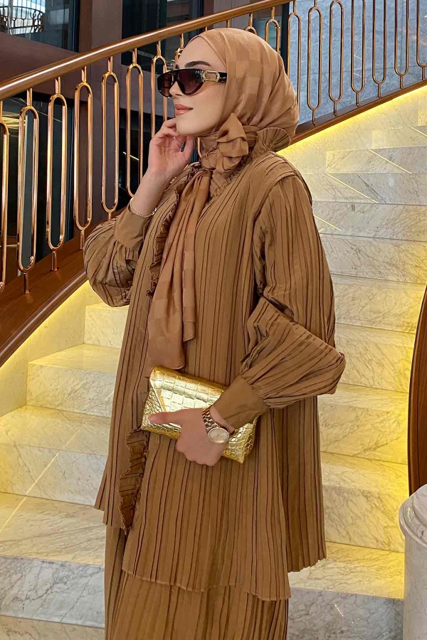Yasemin'in Kombinini Keşfet - Thumbnail