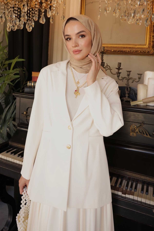 Dilek'in Gold Düğmeli Blazer Kombini - Thumbnail