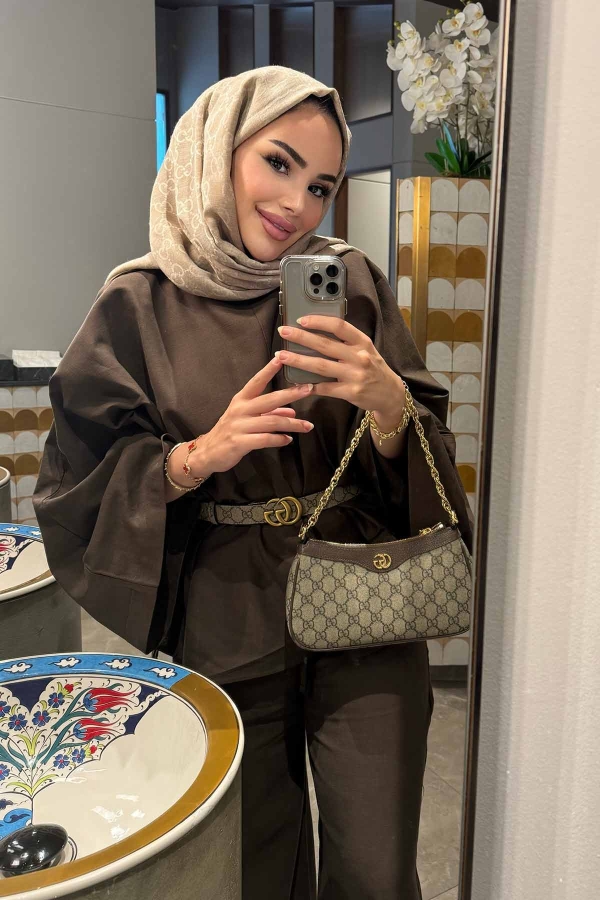 Yasemin'in Kombinini Keşfet - Thumbnail