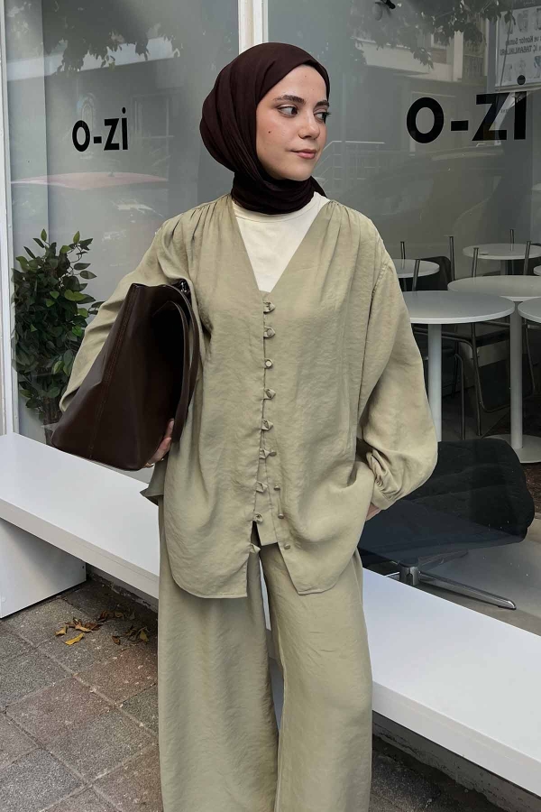 Yasemin'in Kombinini Keşfet - Thumbnail