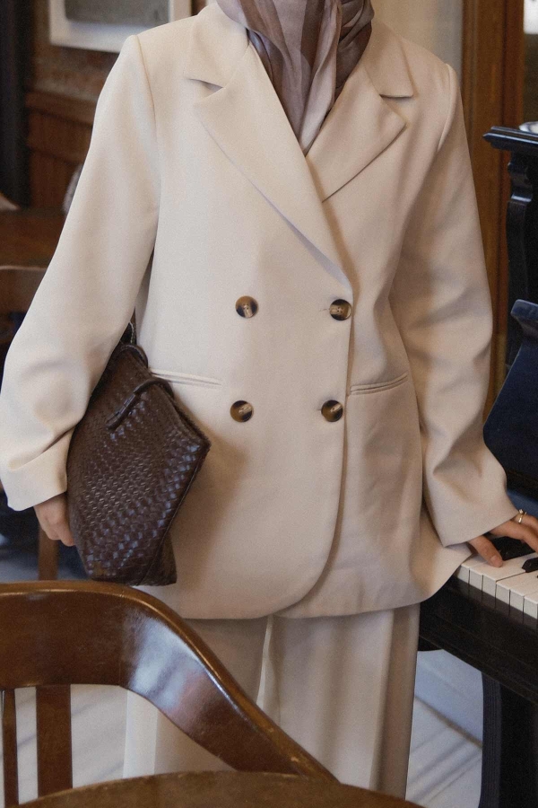 Elif'ın Kombinini Keşfet - Thumbnail