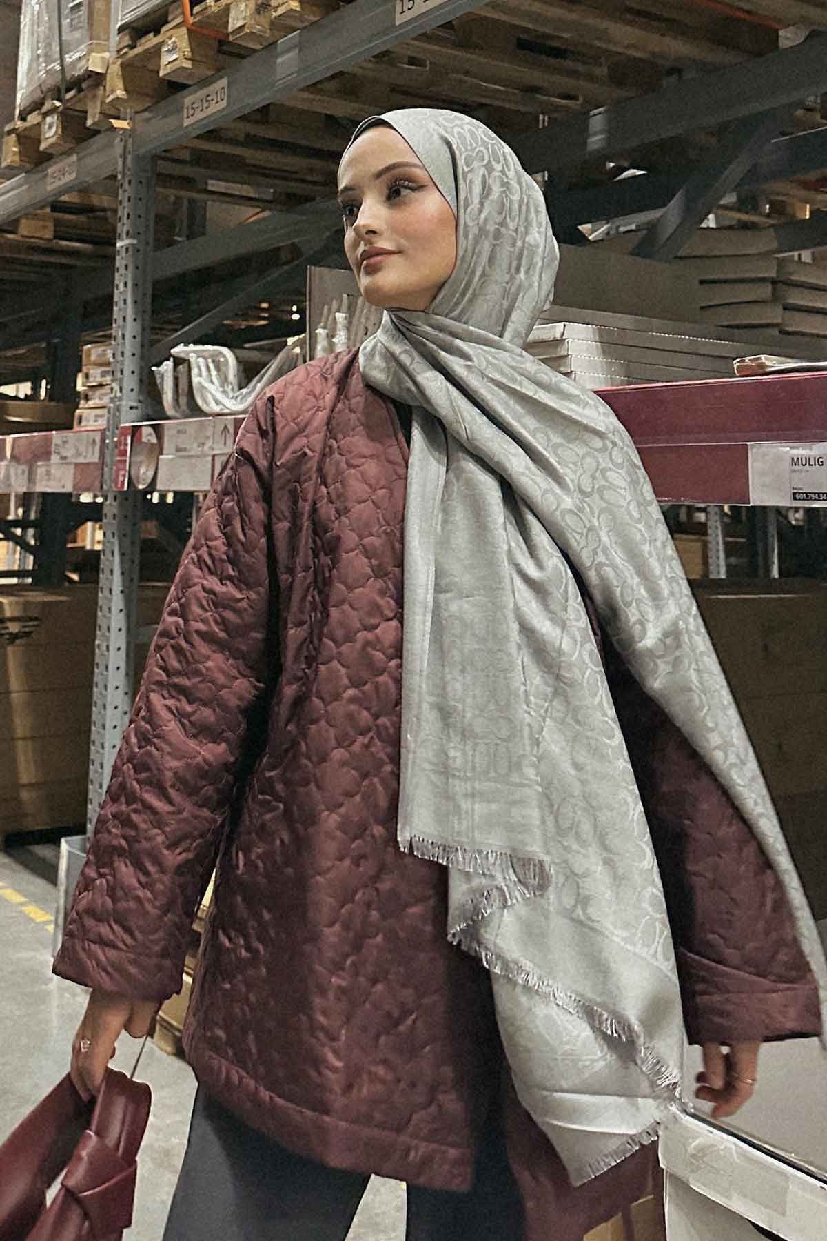 Ayşenur'un Kombinini Keşfet