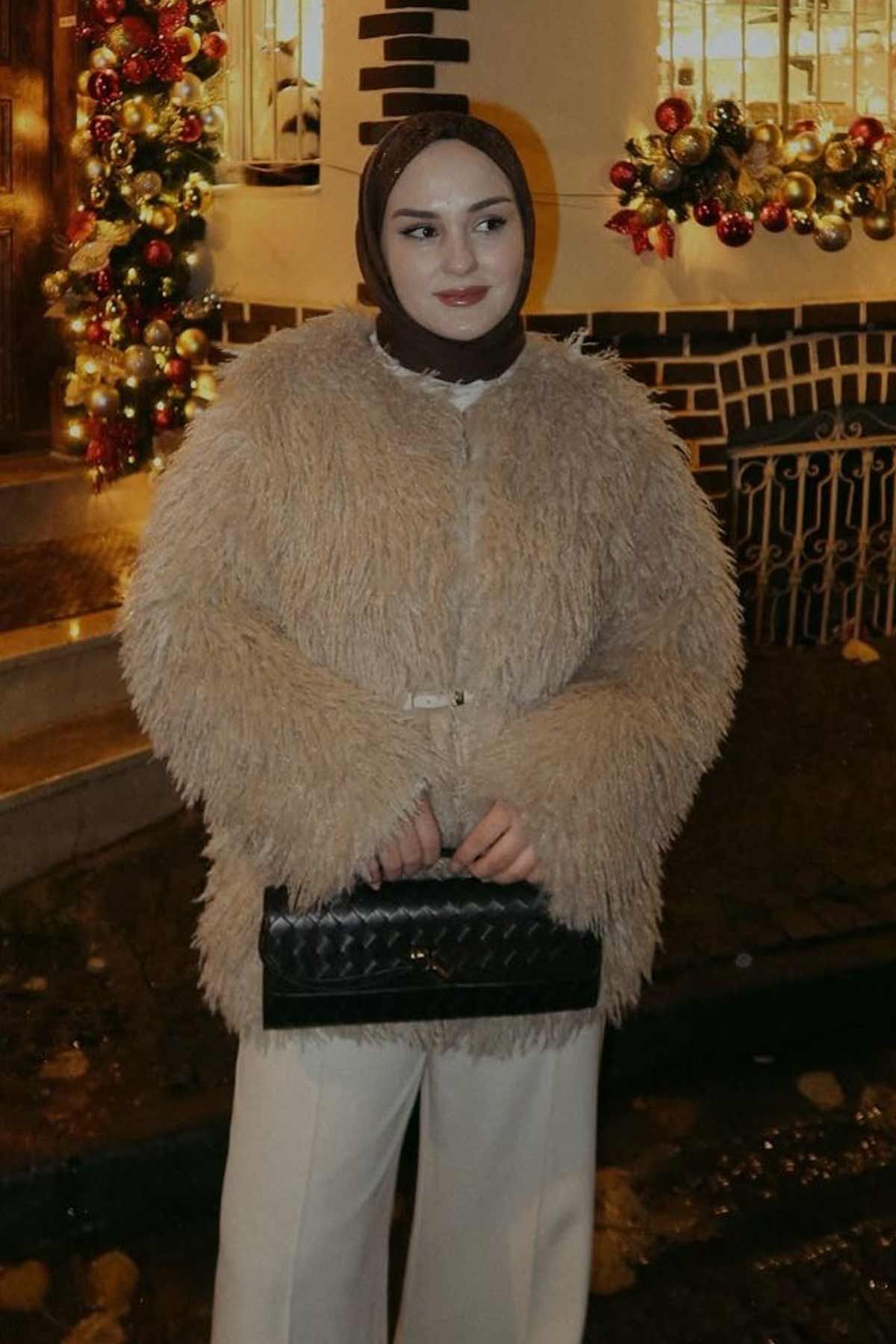 Aleyna'nın Kombinini Keşfet (1)