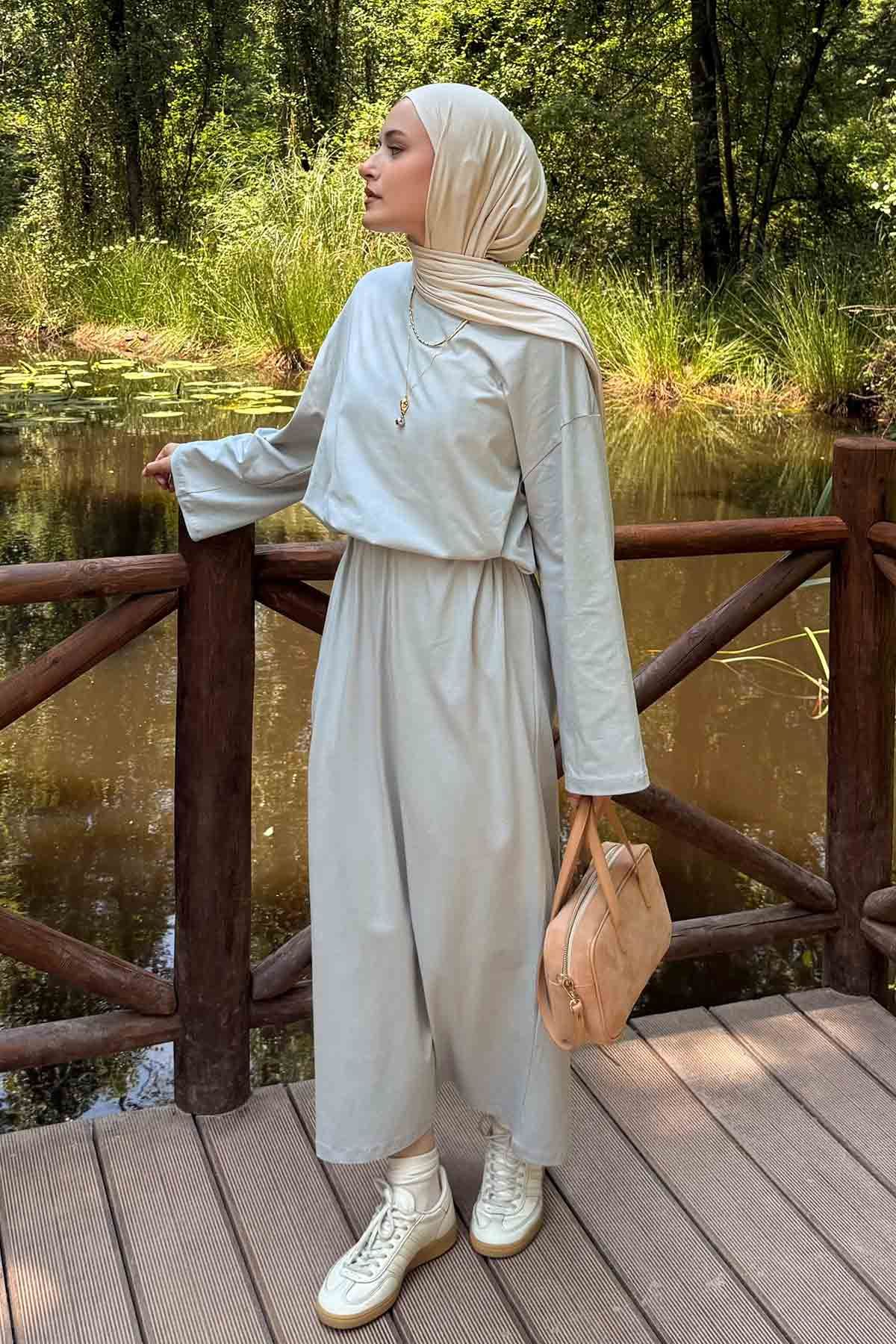 Özge'nin Kombinini Keşfet