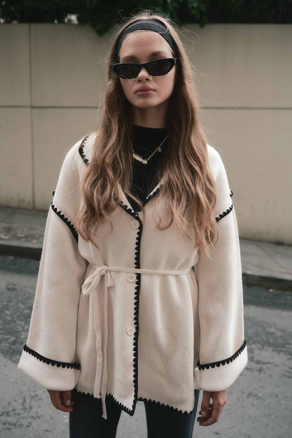 Hooopstore - Biye İşleme Detaylı Krem Hırka