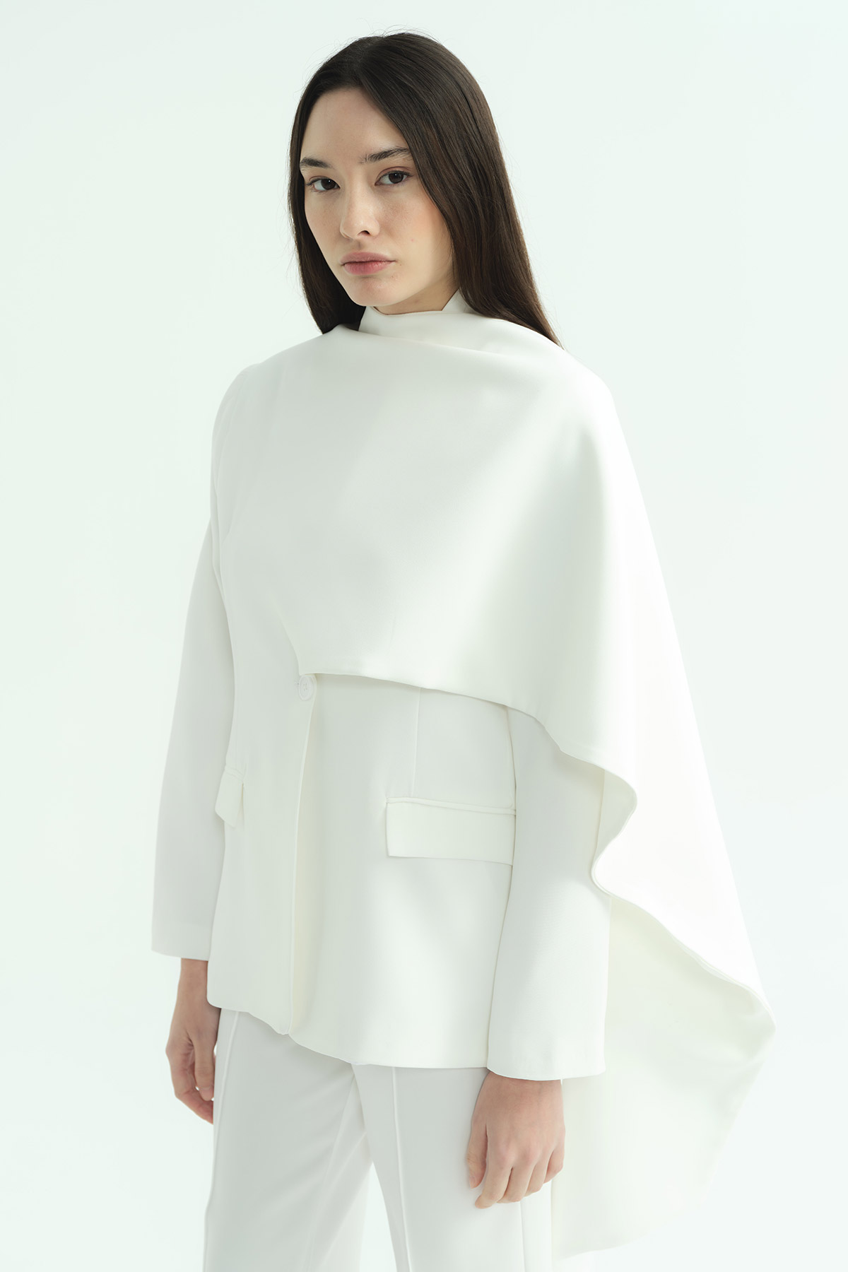 Pelerin Detaylı Ekru Blazer Ceket