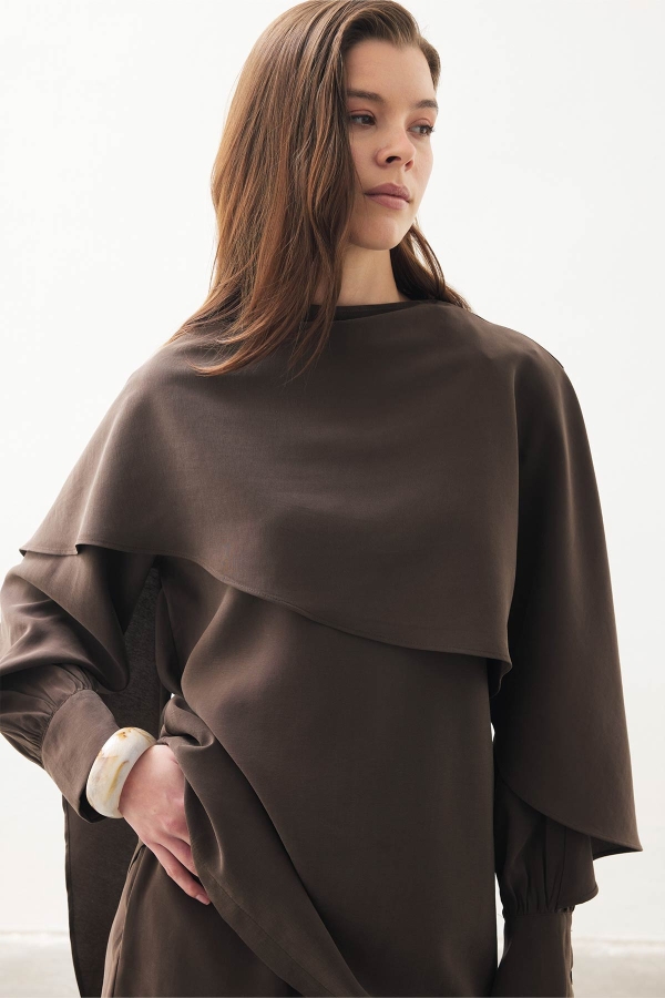 Pelerin Detaylı Kahve Pantolon Takım · 7
