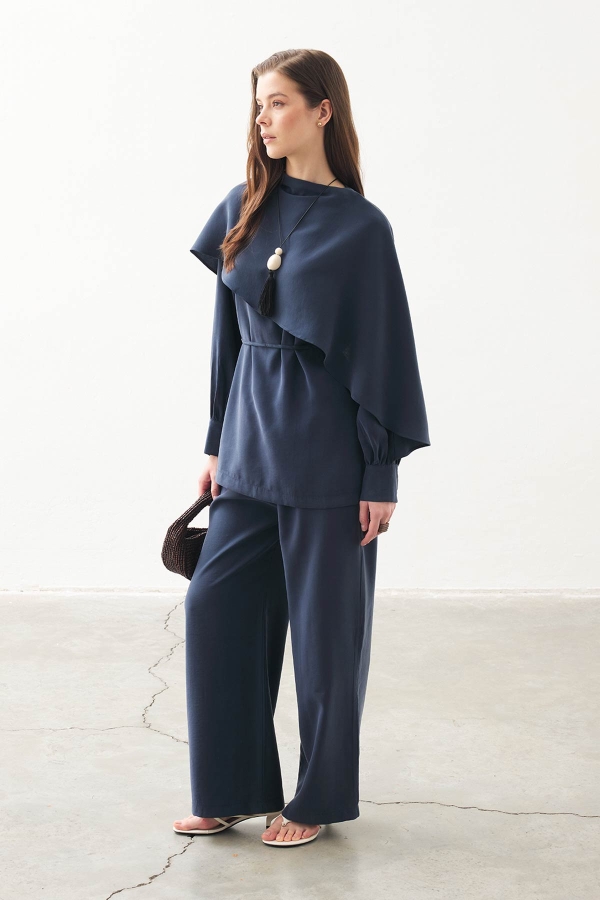 Hooopstore - Pelerin Detaylı Lacivert Pantolon Takım