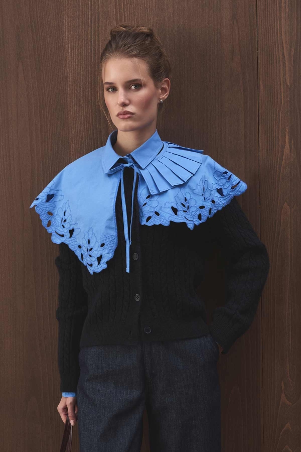 Hooopstore - Premium Poplin Pilise Detaylı Nakışlı Mavi Yaka