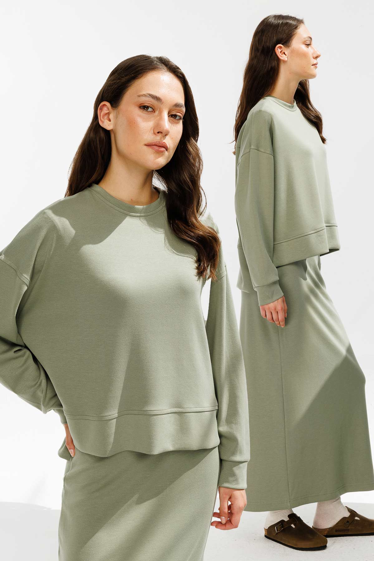 Yanları Yırtmaçlı Compact Çağla Sweatshirt